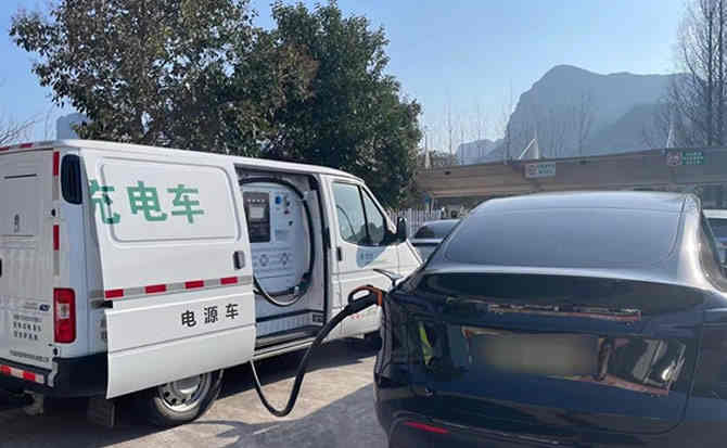 新乐汽车搭电